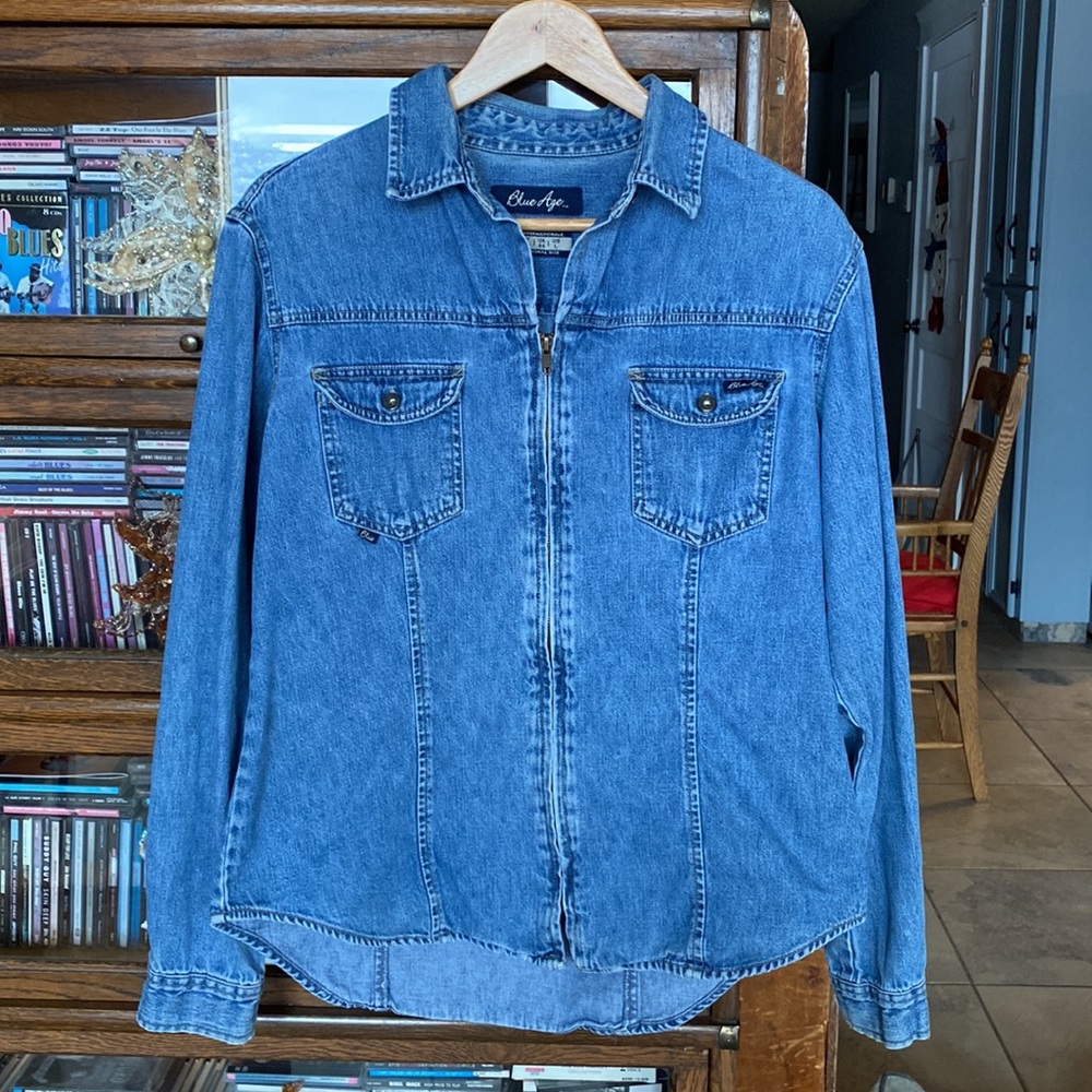Fab “Blue Age” Fitted Jeans Shirt/Jacket Slightly Distressed Hi/Low Rounded Hem